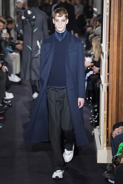 Look 3